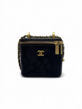 Сумка Chanel Vanity Case Mini, чёрная кожа с фактурой под питона, фурнитура оттенка античного золота фото