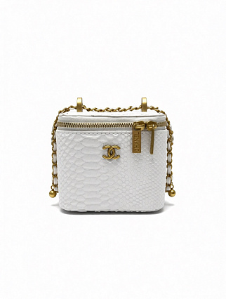 Сумка Chanel Vanity Case Mini, белая кожа с фактурой под питона, фурнитура оттенка тёплого золота фото
