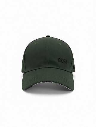 Бейсболка Бейсболка Hugo Boss тёмно‑оливкового цвета с лаконичным вышитым логотипом BOSS. тёмно‑оливкового цвета с лаконичным вышитым логотипом BOSS фото