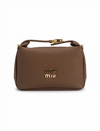Сумка Miu Miu кросс‑боди, бежевый цвет, с золотистой фурнитурой и логотипом фото