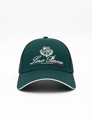 Бейсболка Loro Piana в стиле trucker cap, тёмно‑изумрудная, с вышитым логотипом, гербом и акцентной линией в цветах итальянского флага фото