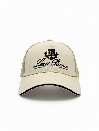 Бейсболка Loro Piana в стиле trucker cap, бежево‑оливковая, с вышитым логотипом, гербом и акцентной полосой в цветах итальянского флага фото