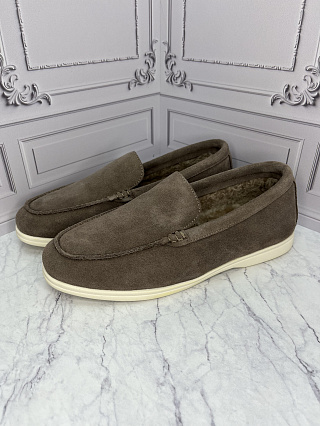 Замшевые лоферы Loro Piana с меховой подкладкой (оливково-серый / таупе) фото
