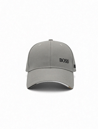 Серая бейсболка BOSS с лаконичным чёрным логотипом фото