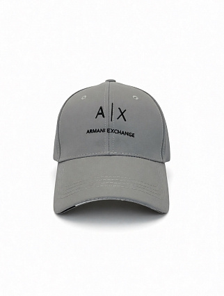 Серая бейсболка Armani Exchange с лаконичным логотипом A|X и надписью «ARMANI EXCHANGE» фото